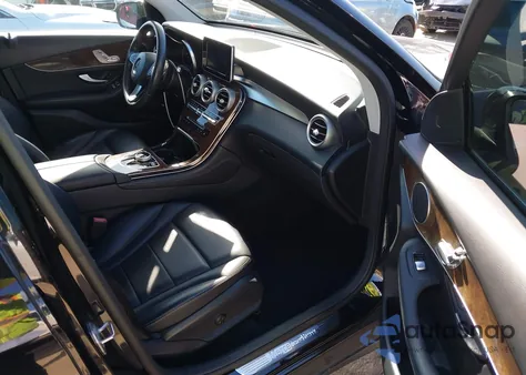 2017 Mercedes-Benz Glc 300 z USA, uszkodzony, nr VIN WDC0G4JB6HF186262